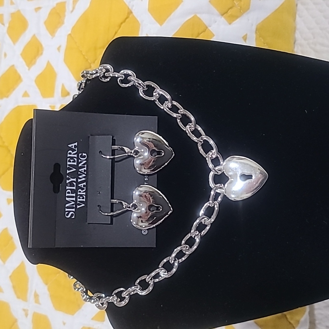 New Necklace And Earrings Set-Simply Vera Vera Wang 38$